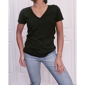 GAP V-Neck Black T-Shirt